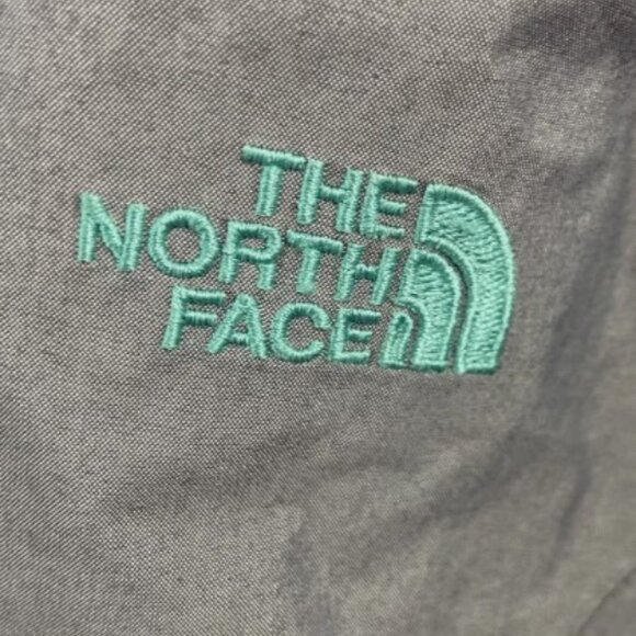 The North Face Women’s Hyvent 2.5l Jacket hooded zip size XS Gray/green zip - Picture 2 of 14
